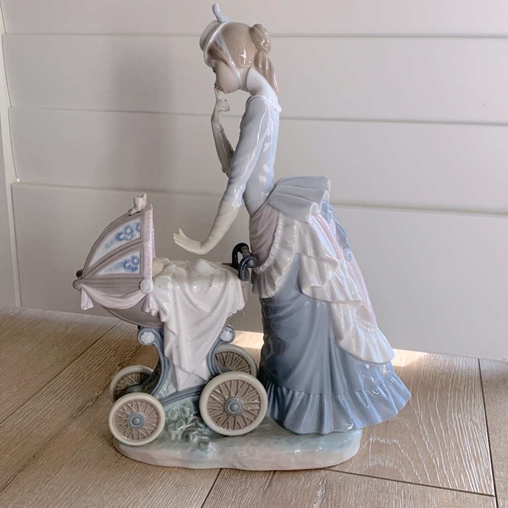 Llardro Baby’s Outing mother and child in stroller